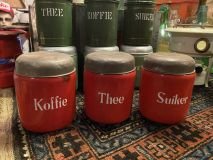 rood emaille blikken